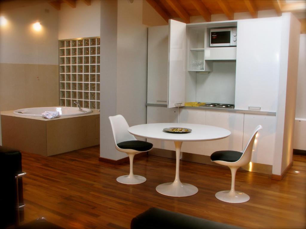 Parizzi Suites & Restaurant Parma Bilik gambar