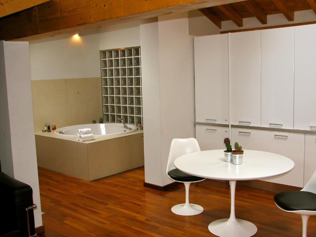 Parizzi Suites & Restaurant Parma Bilik gambar