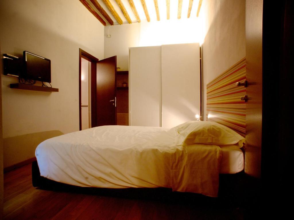 Parizzi Suites & Restaurant Parma Bilik gambar